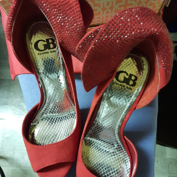 NWOT GB- Gianni Bini- Royal Red HIGH HEEL Shoes Sz. 9.5 - Picture 4 of 4